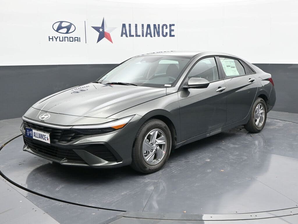2025 Hyundai Elantra SE FWD