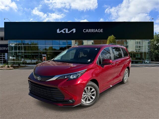 2025 Toyota Sienna XLE 7-Passenger FWD