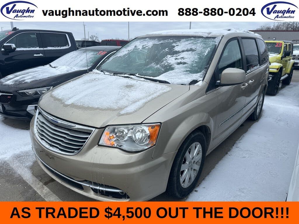 2016 Chrysler Town & Country Touring FWD