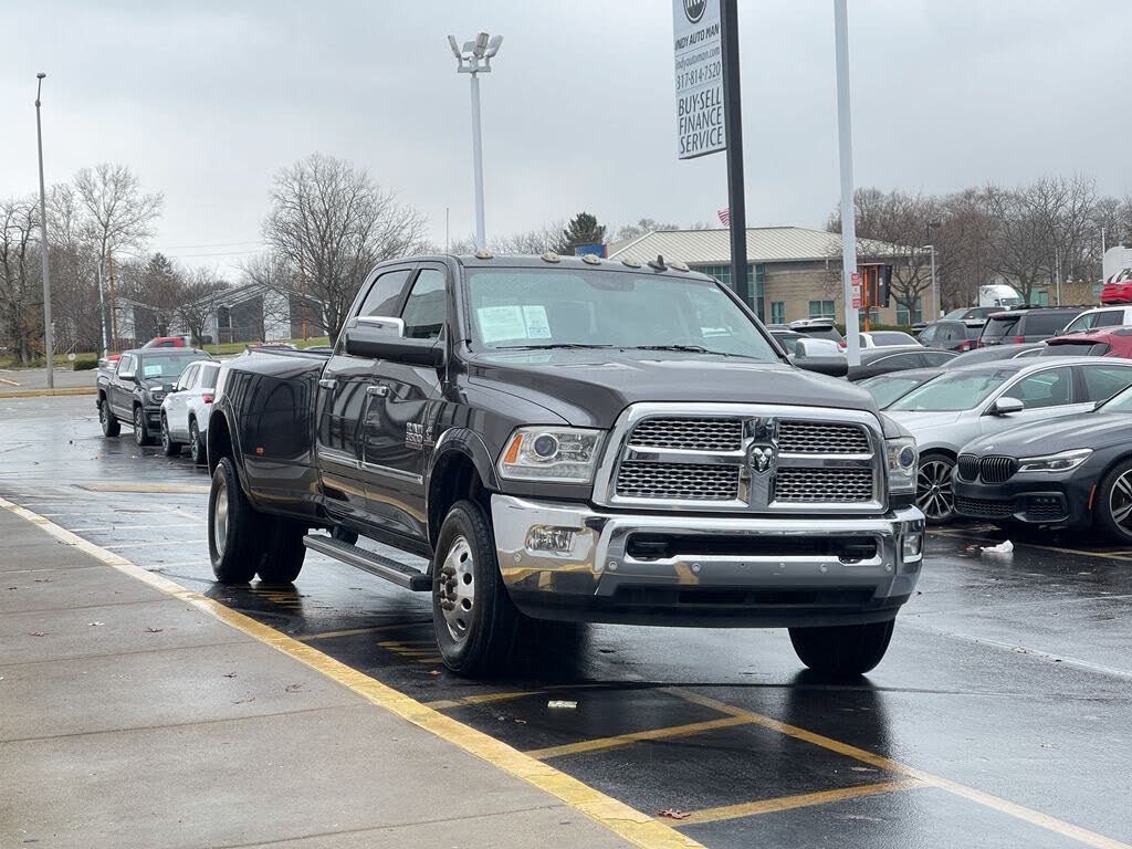 2017 RAM 3500 Laramie Crew Cab LB DRW 4WD