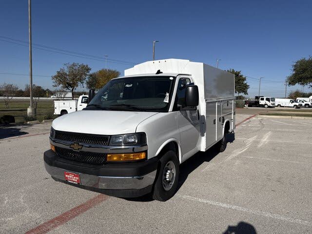 2025 Chevrolet Express Chassis 3500 Cutaway 139