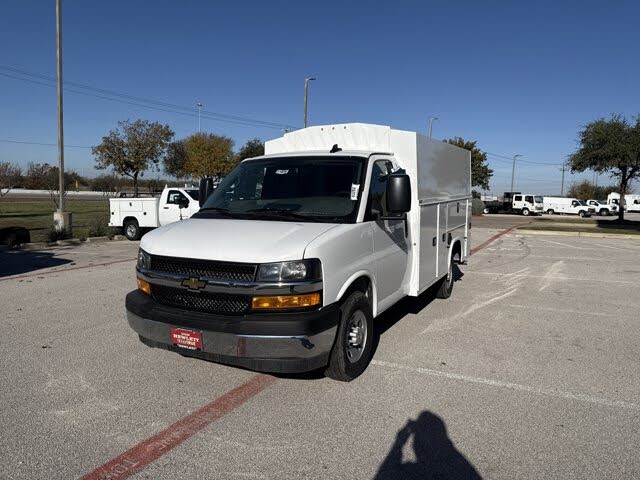 2025 Chevrolet Express Chassis 3500 Cutaway 139