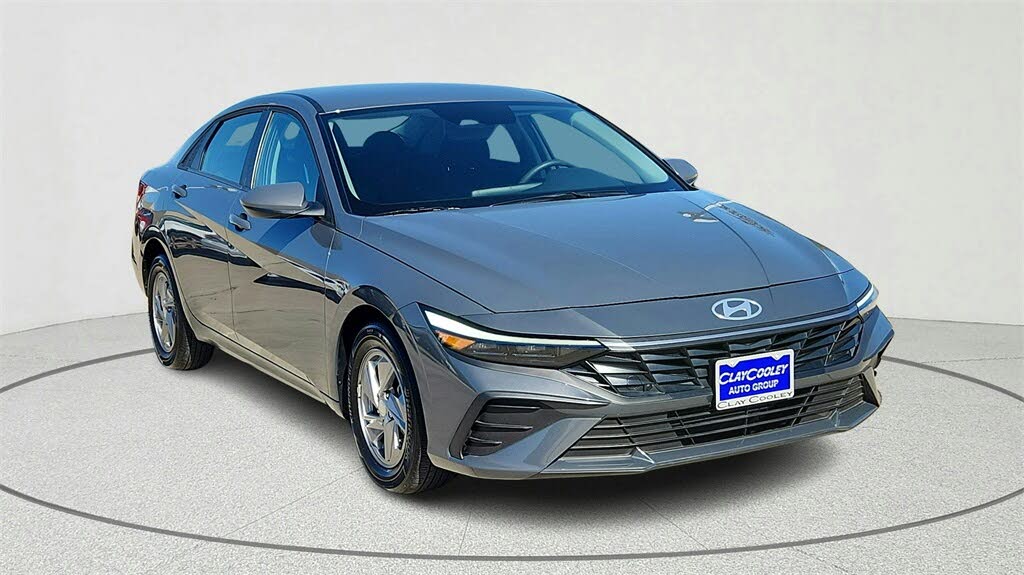 2025 Hyundai Elantra SE FWD