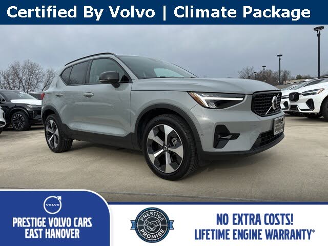 2025 Volvo XC40 B5 Plus Dark Theme AWD