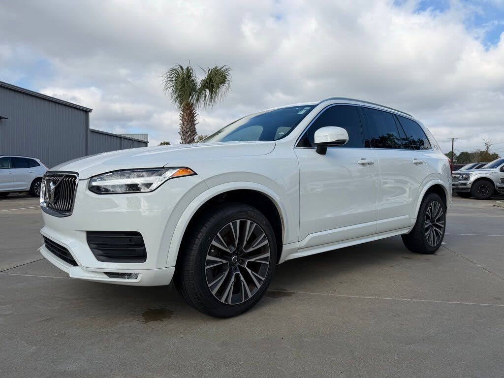 2022 Volvo XC90 T6 Momentum 7-Passenger AWD