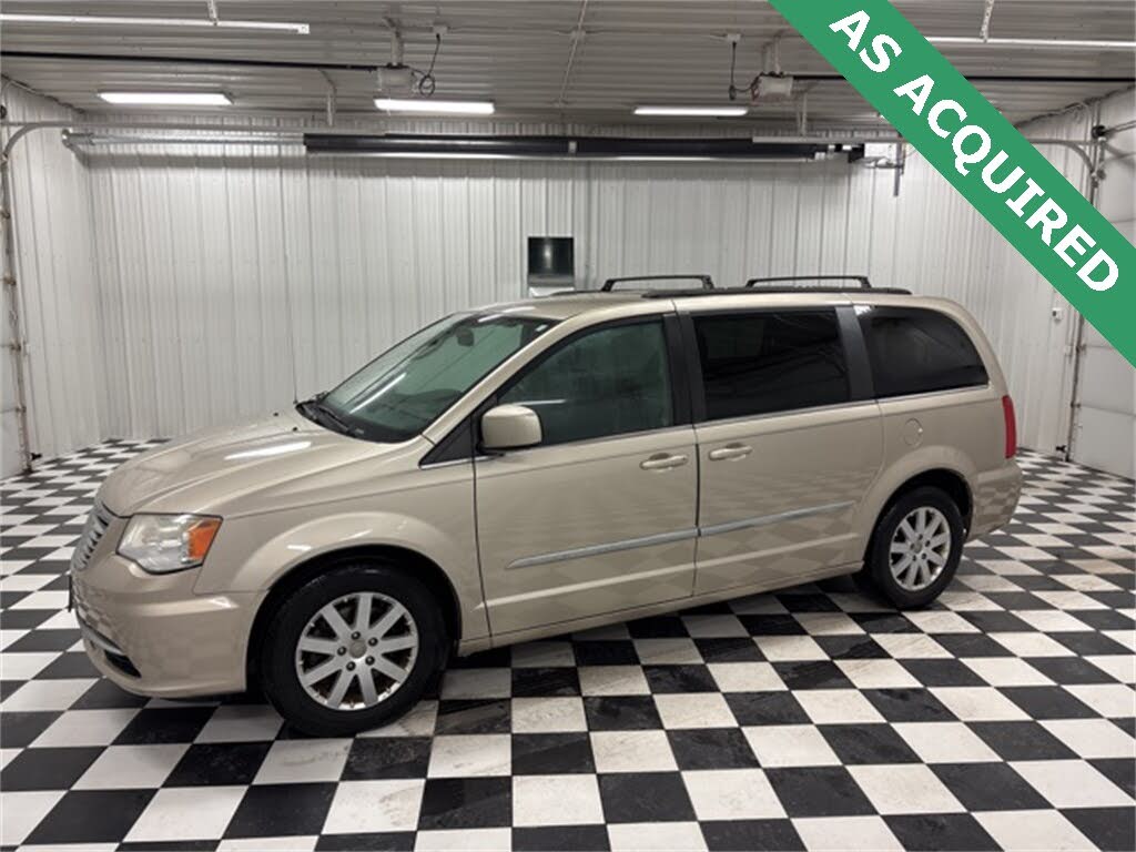 2014 Chrysler Town & Country Touring FWD