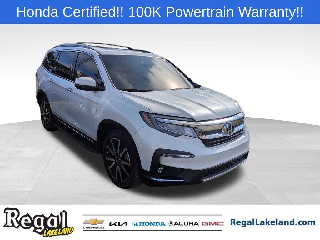 2022 Honda Pilot Touring FWD with Rear Captain's Chairs