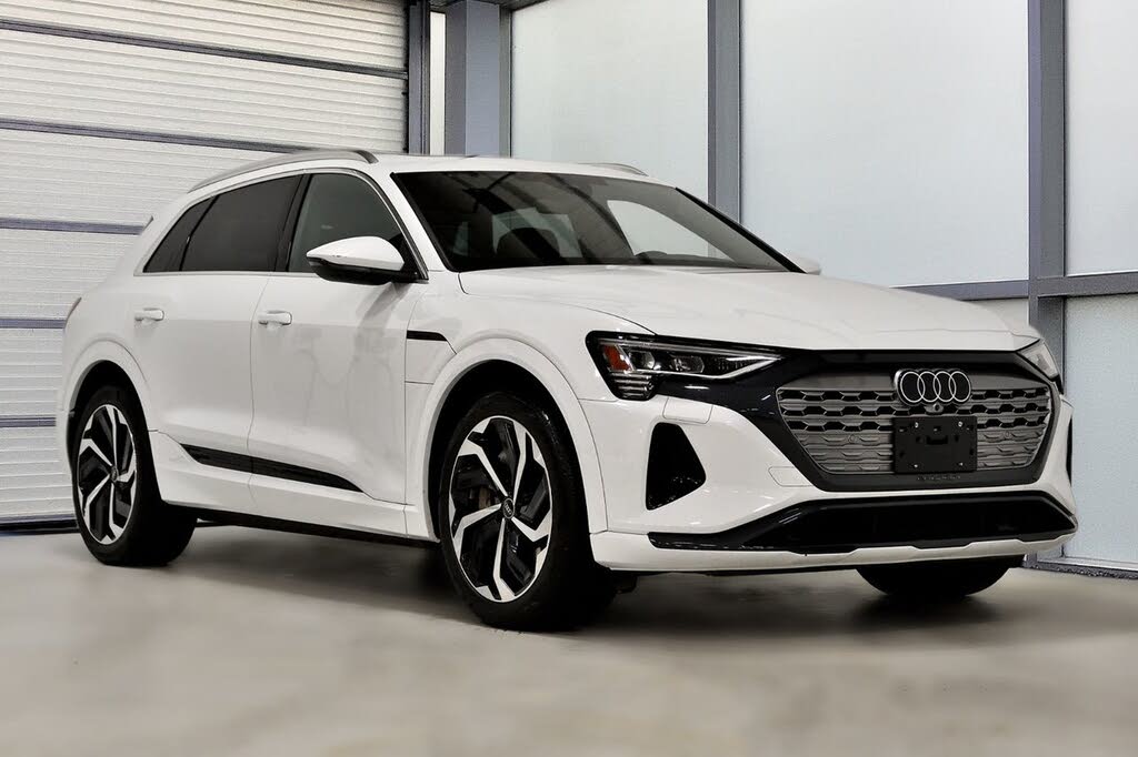 2024 Audi Q8 e-tron quattro Premium AWD