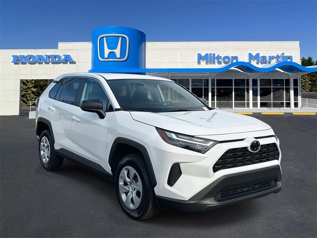 2024 Toyota RAV4 LE FWD