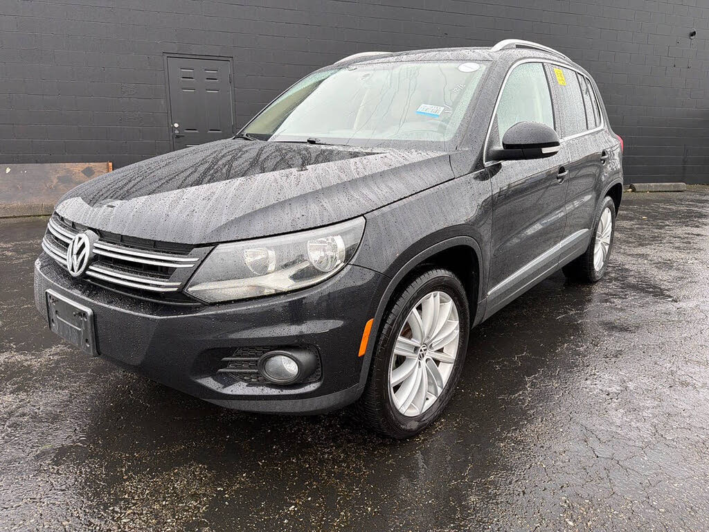 2012 Volkswagen Tiguan SE 4Motion with Sunroof and Navigation