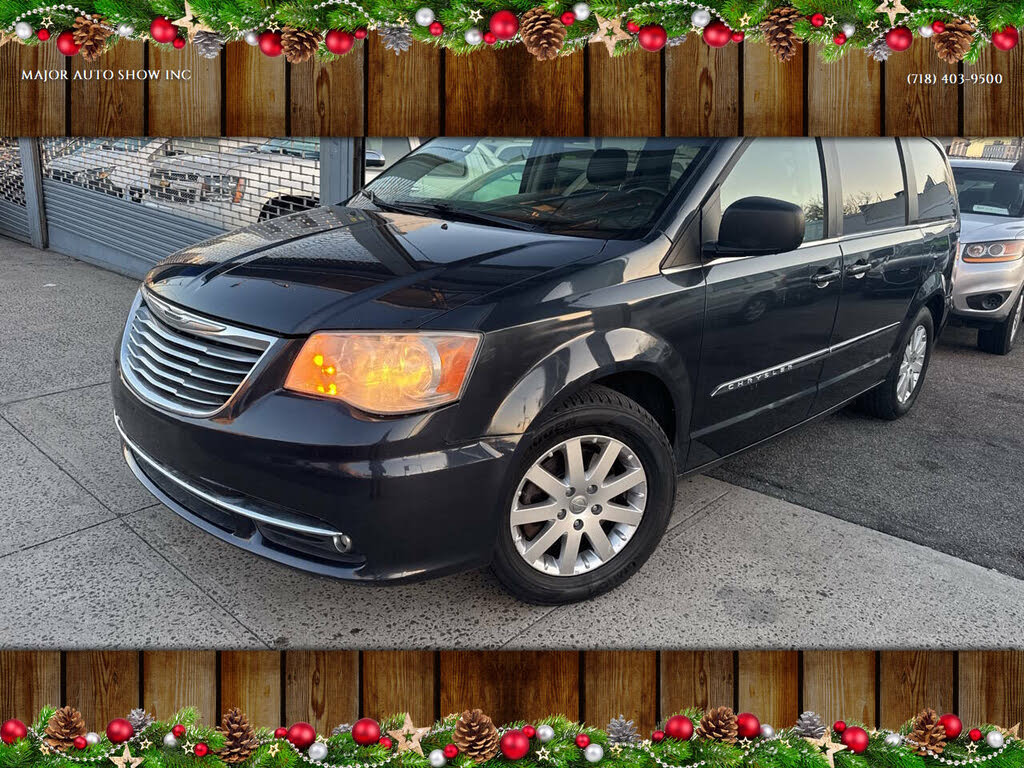 2013 Chrysler Town & Country Touring FWD