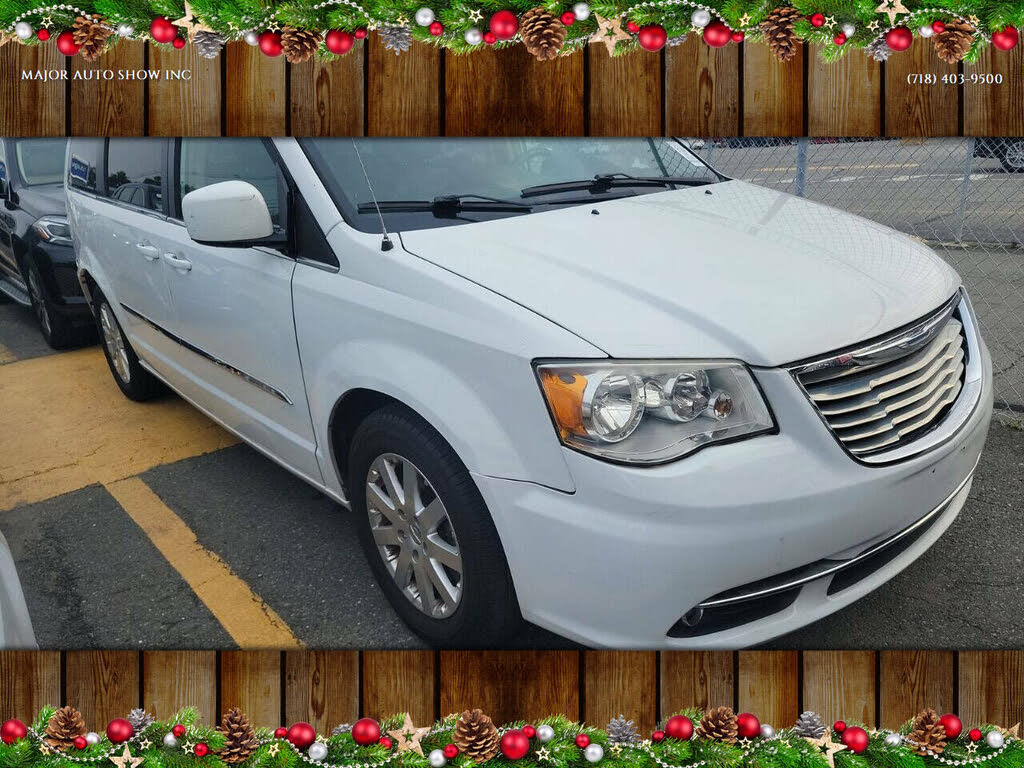 2015 Chrysler Town & Country Touring FWD