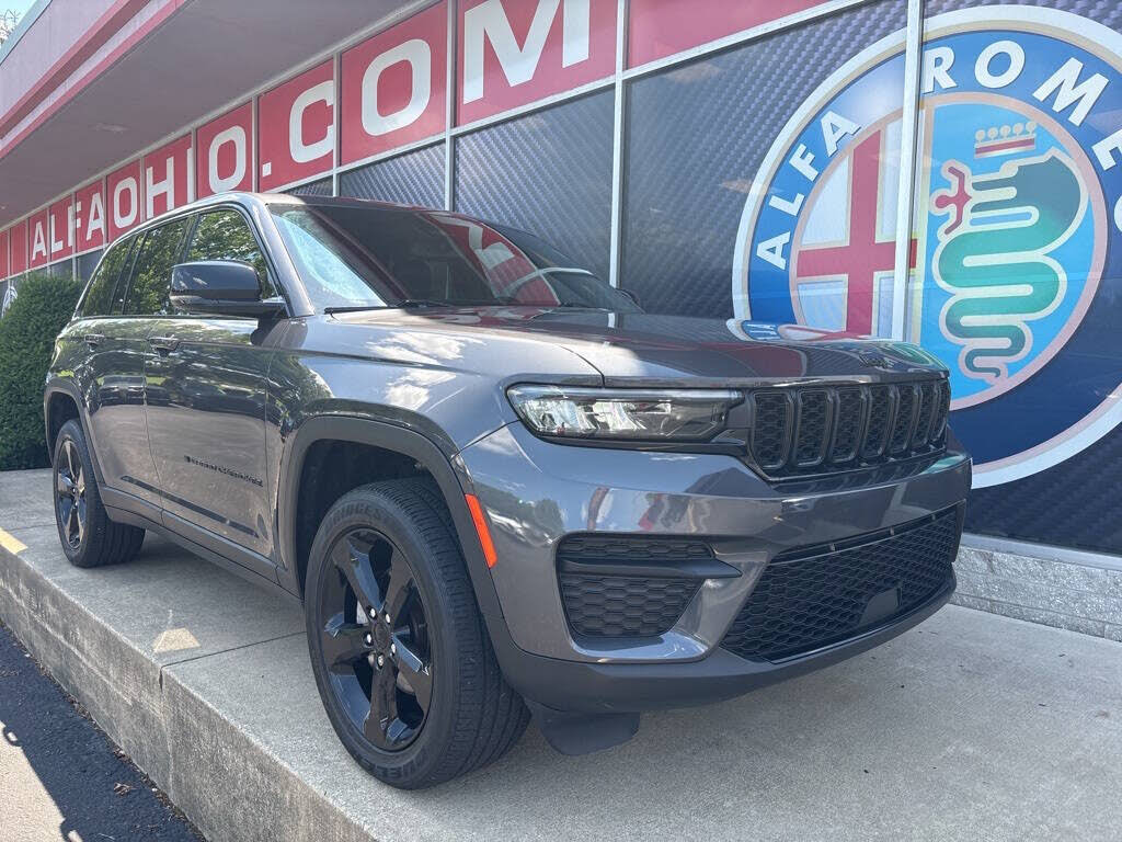 2022 Jeep Grand Cherokee Altitude 4WD