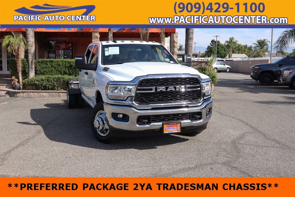 2024 RAM 3500 Chassis Tradesman Crew Cab LB DRW 4WD