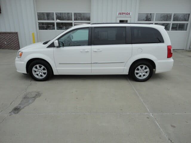 2012 Chrysler Town & Country Touring FWD