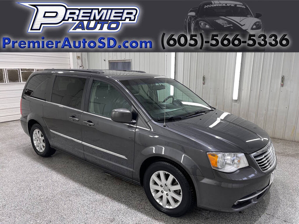 2016 Chrysler Town & Country Touring FWD