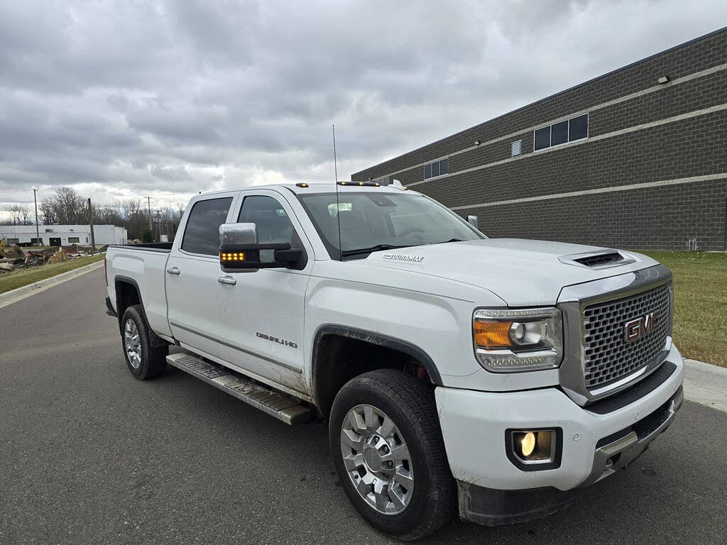 2017 GMC Sierra 2500HD Denali Crew Cab SB 4WD