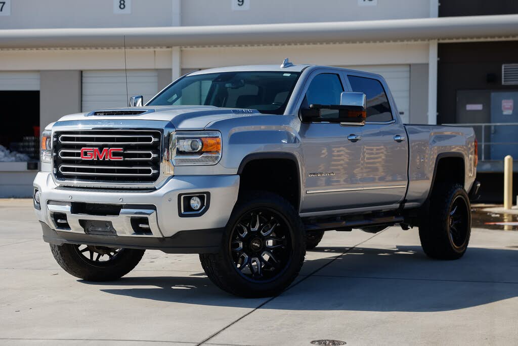 2018 GMC Sierra 2500HD Denali Crew Cab SB 4WD