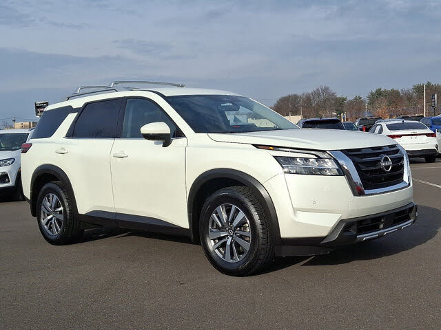 2023 Nissan Pathfinder SL 4WD