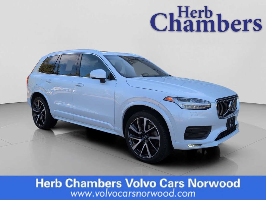 2022 Volvo XC90 T6 Momentum 7-Passenger AWD