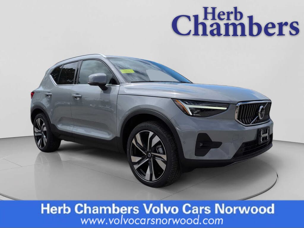 2025 Volvo XC40 B5 Ultra Bright Theme AWD