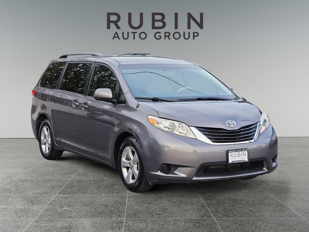 2011 Toyota Sienna LE 8-Passenger