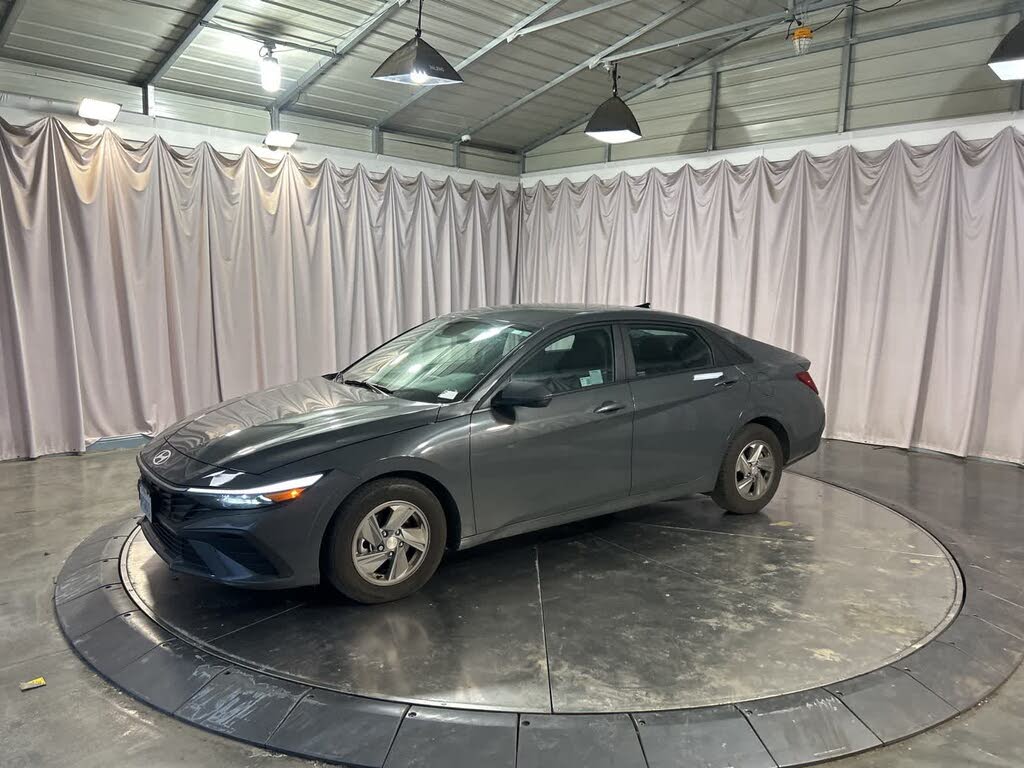 2025 Hyundai Elantra SE FWD