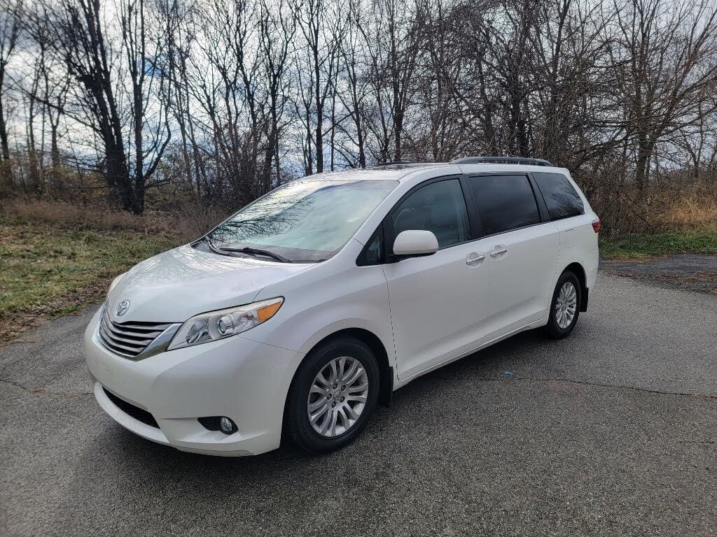 2015 Toyota Sienna XLE 7-Passenger Auto Access Seat