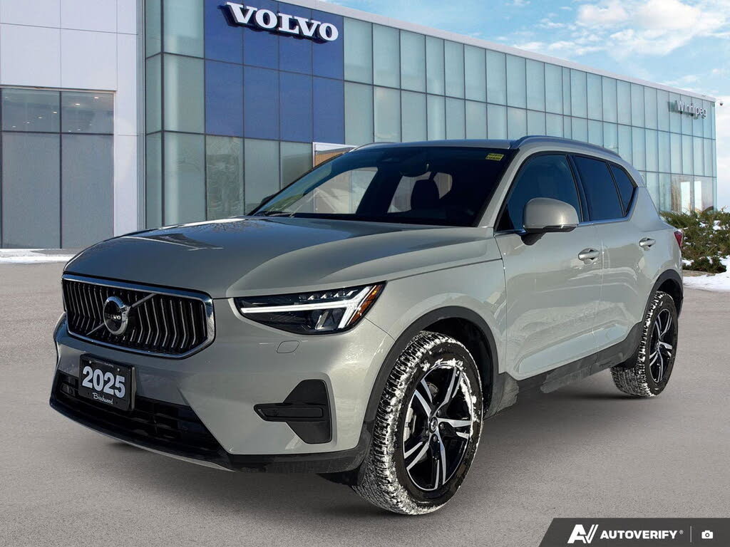 2025 Volvo XC40 B5 Core Bright Theme AWD
