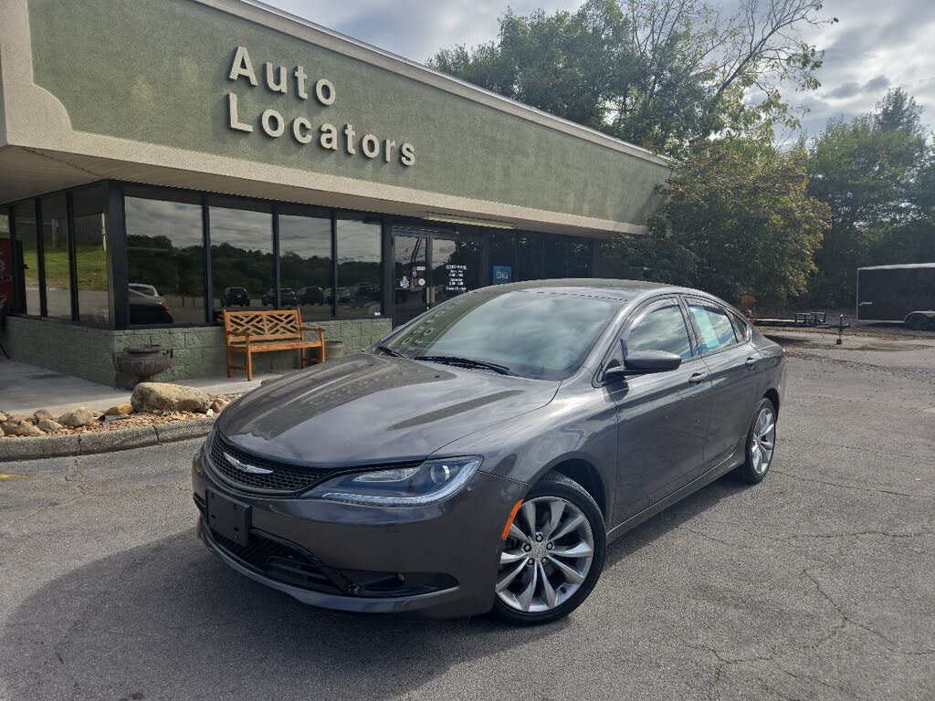 2016 Chrysler 200 S Sedan FWD