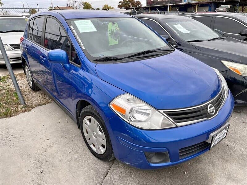2011 Nissan Versa 1.8 S Hatchback