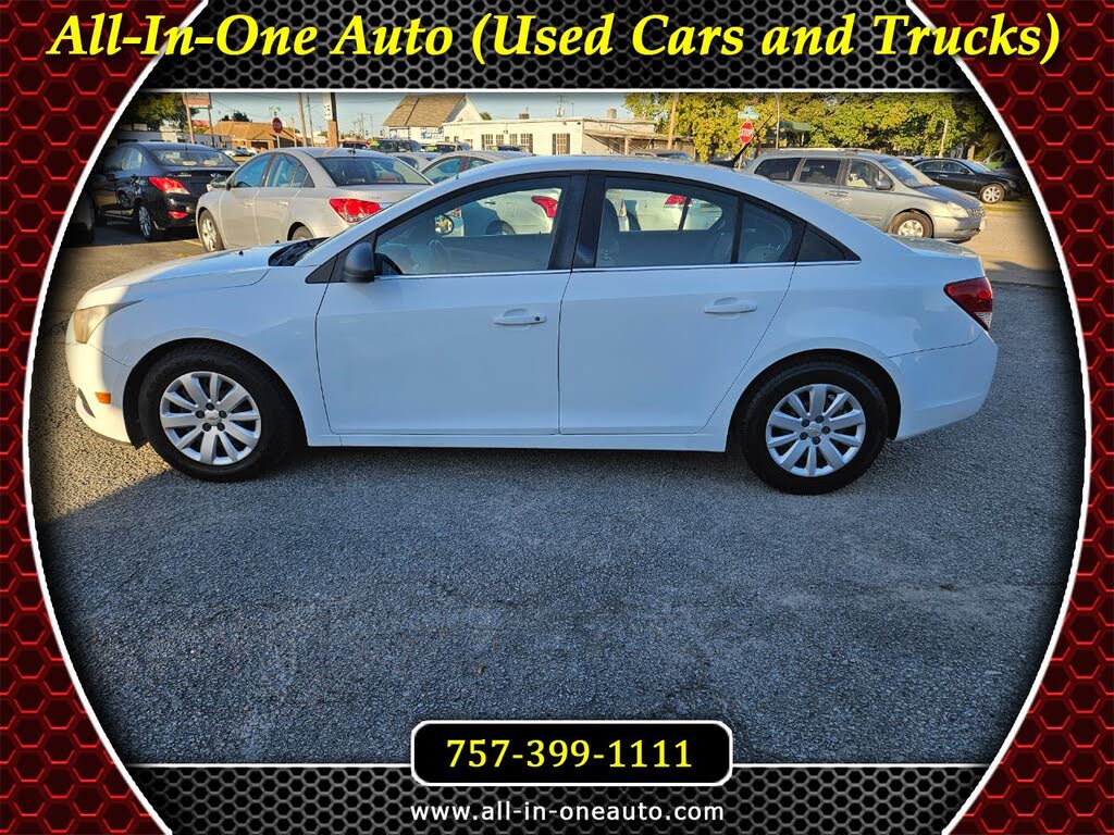 2011 Chevrolet Cruze LS Sedan FWD