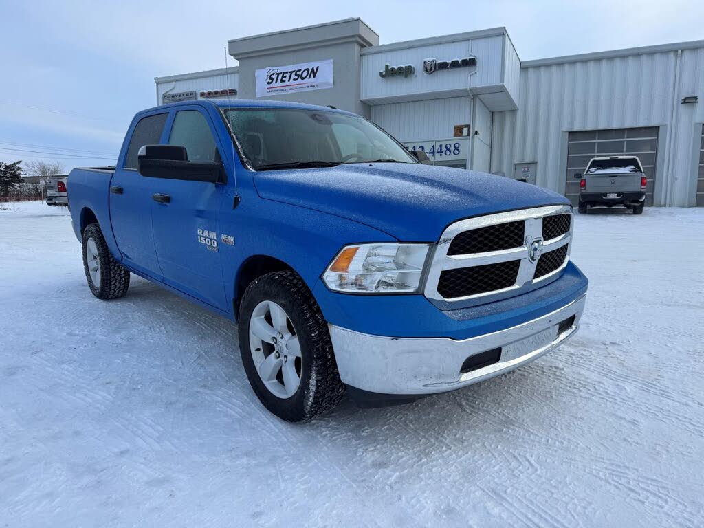 RAM 1500 Classic SLT Crew Cab 4WD 2023