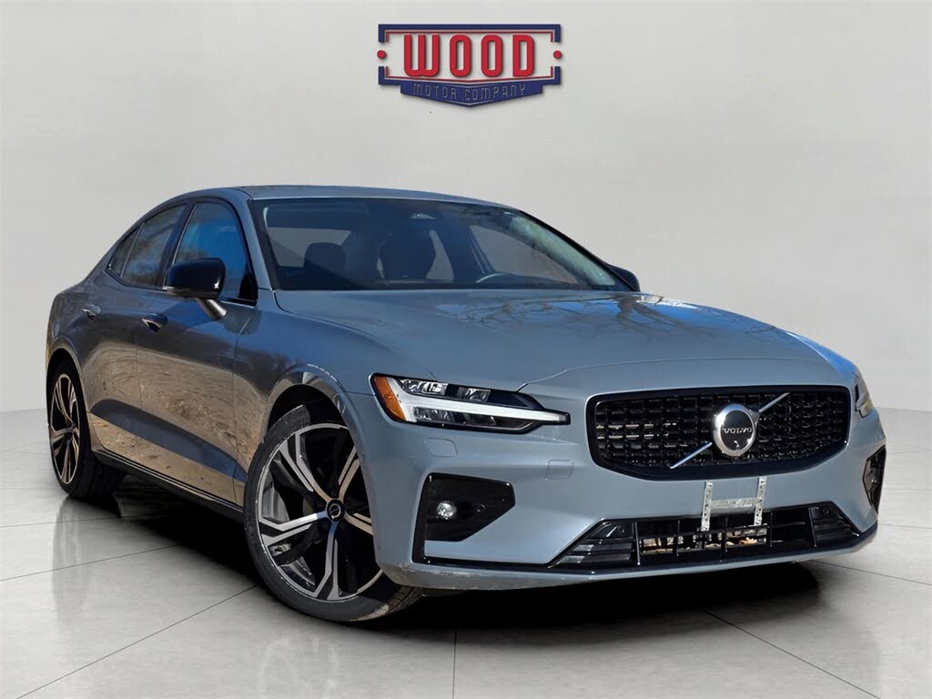 2024 Volvo S60 B5 Plus Dark Theme AWD