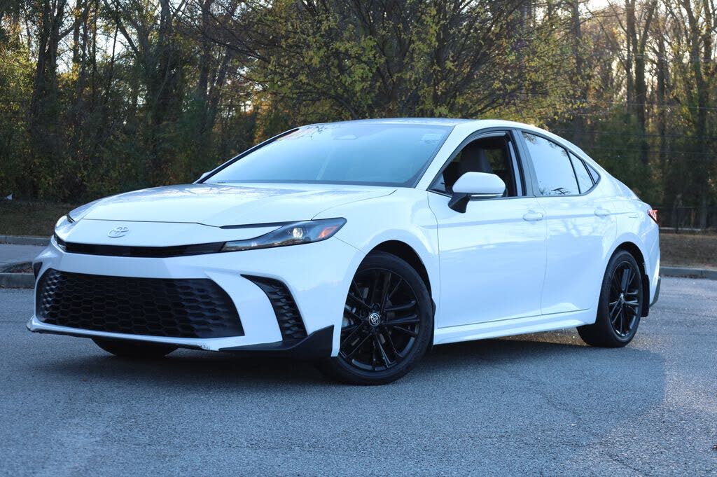 2026 Toyota Camry SE FWD