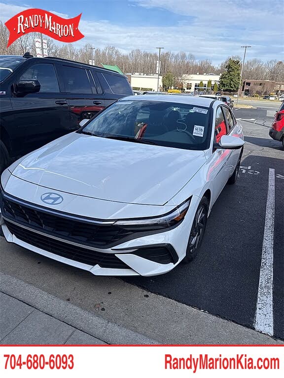 2024 Hyundai Elantra SEL FWD