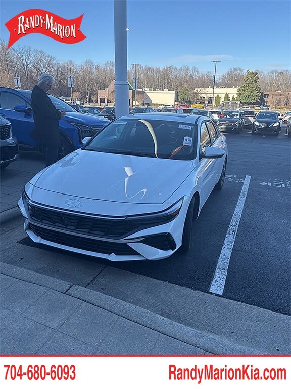 2024 Hyundai Elantra SEL FWD