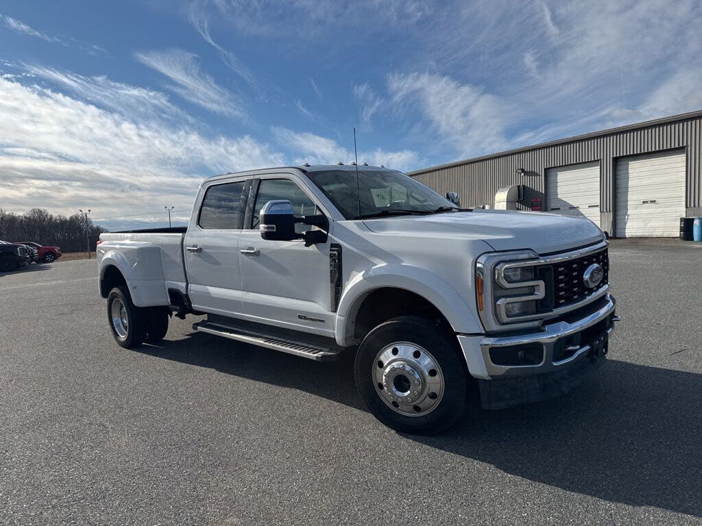 2023 Ford F-450 Super Duty Lariat Crew Cab LB DRW 4WD