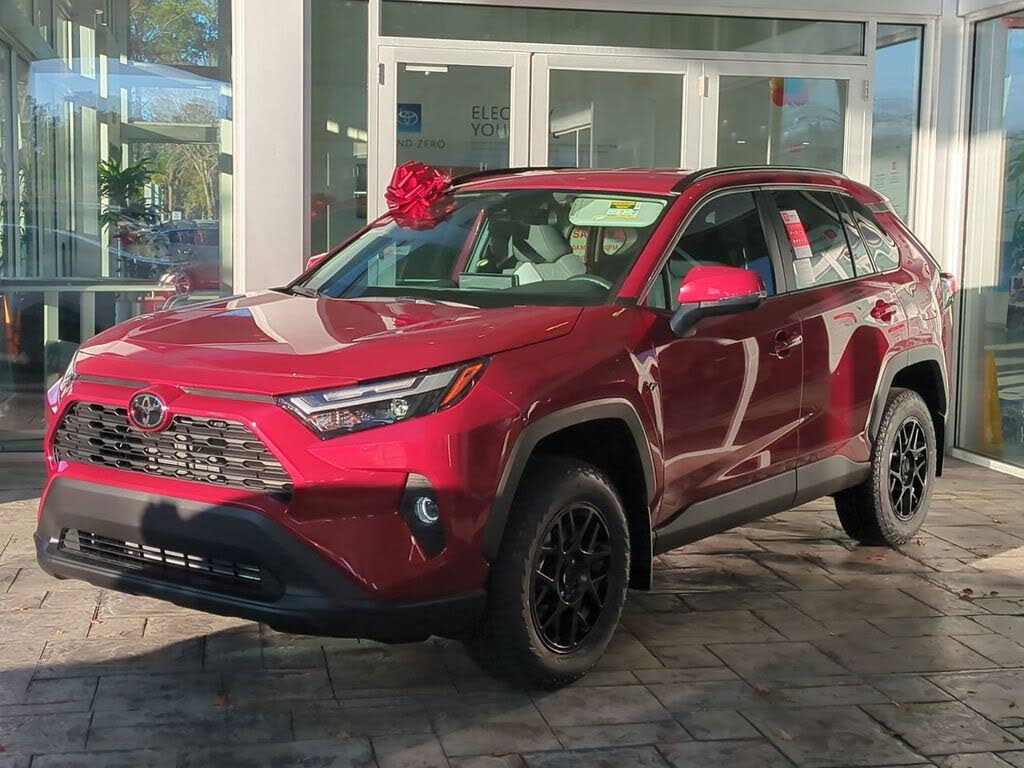 2025 Toyota RAV4 XLE FWD