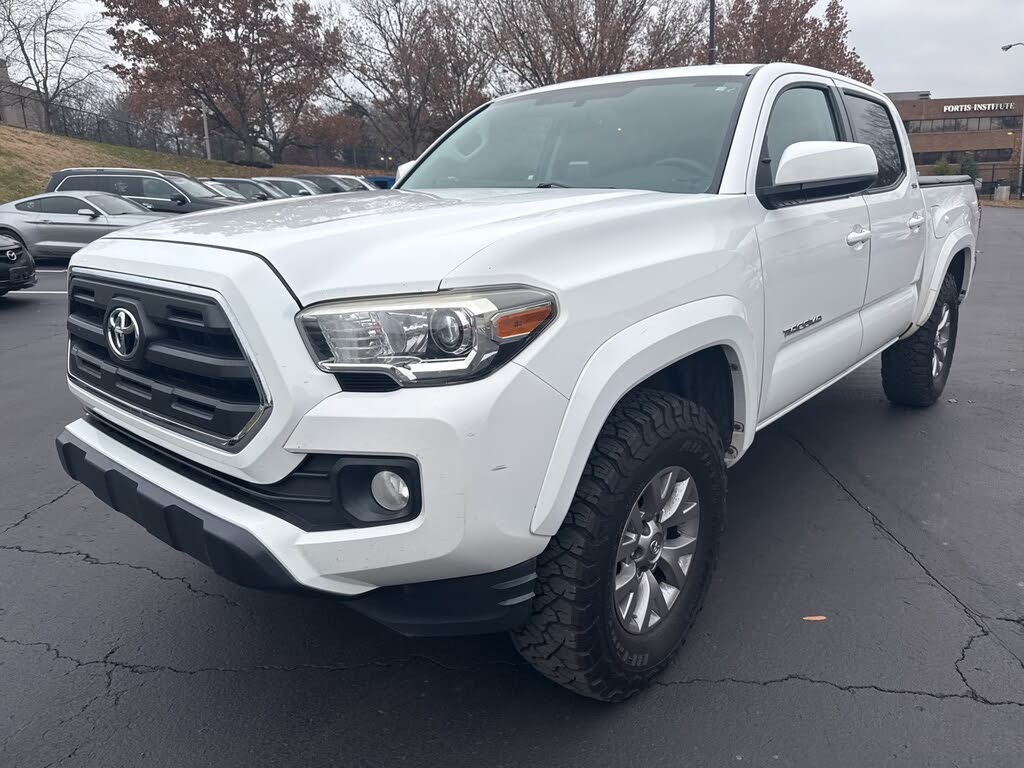 2017 Toyota Tacoma SR5 V6 Double Cab RWD