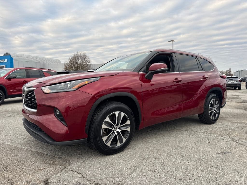 2022 Toyota Highlander XLE FWD
