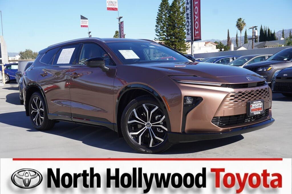 2025 Toyota Crown Signia XLE AWD