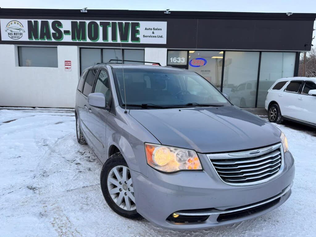Chrysler Town & Country Touring FWD 2013