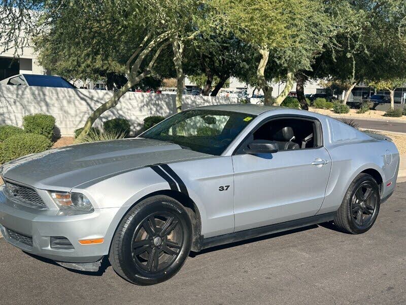 2012 Ford Mustang V6 Premium Coupe RWD