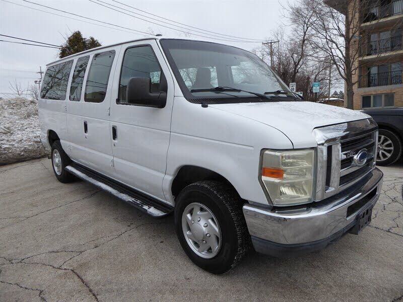 2013 Ford E-Series E-350 XL Super Duty Passenger Van
