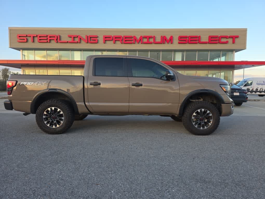 2023 Nissan Titan PRO-4X Crew Cab 4WD