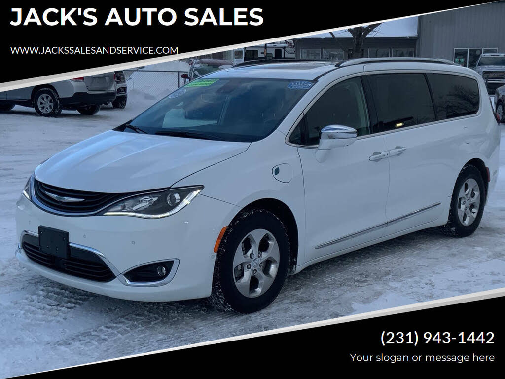 2018 Chrysler Pacifica Hybrid Limited FWD