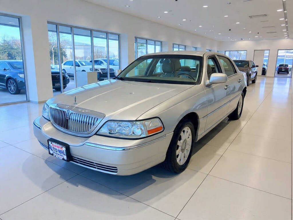 2011 Lincoln Town Car Signature Limited