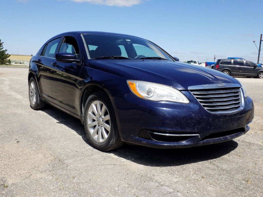 2013 Chrysler 200 Touring Sedan FWD