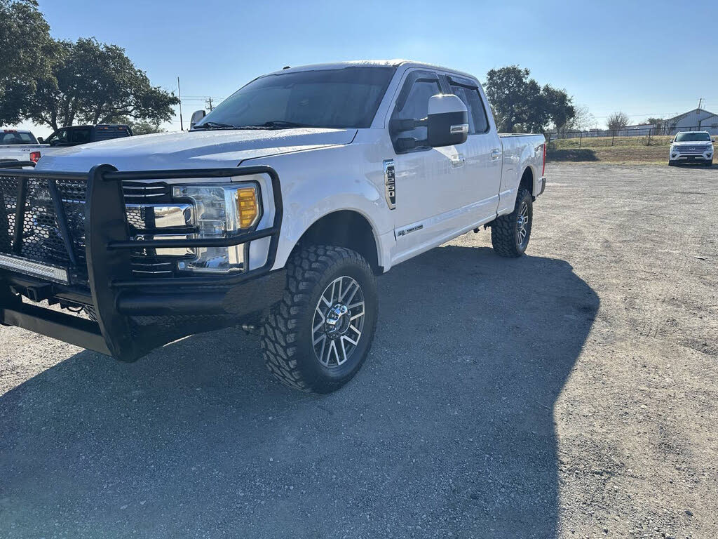 2017 Ford F-250 Super Duty Lariat Crew Cab LB 4WD